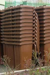 Brown bins / red lorry / ?